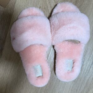 New Ugg Fluff Fur Clog Slides in Baby Pink, Size 6M